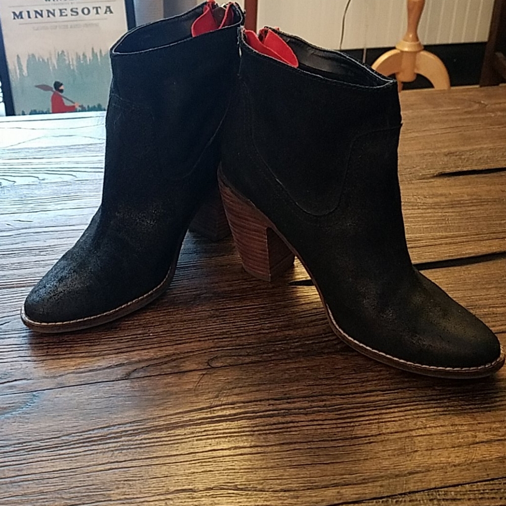 dv Dolce Vita Western Zipback Suede Booties